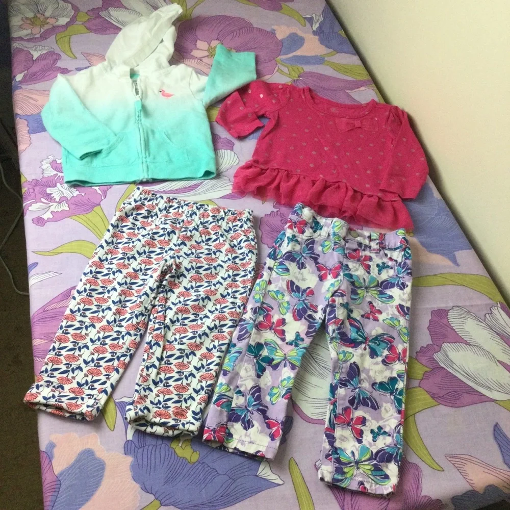 Like New Toddler Girl  Lot 4 pieces   2 sets Carter’s